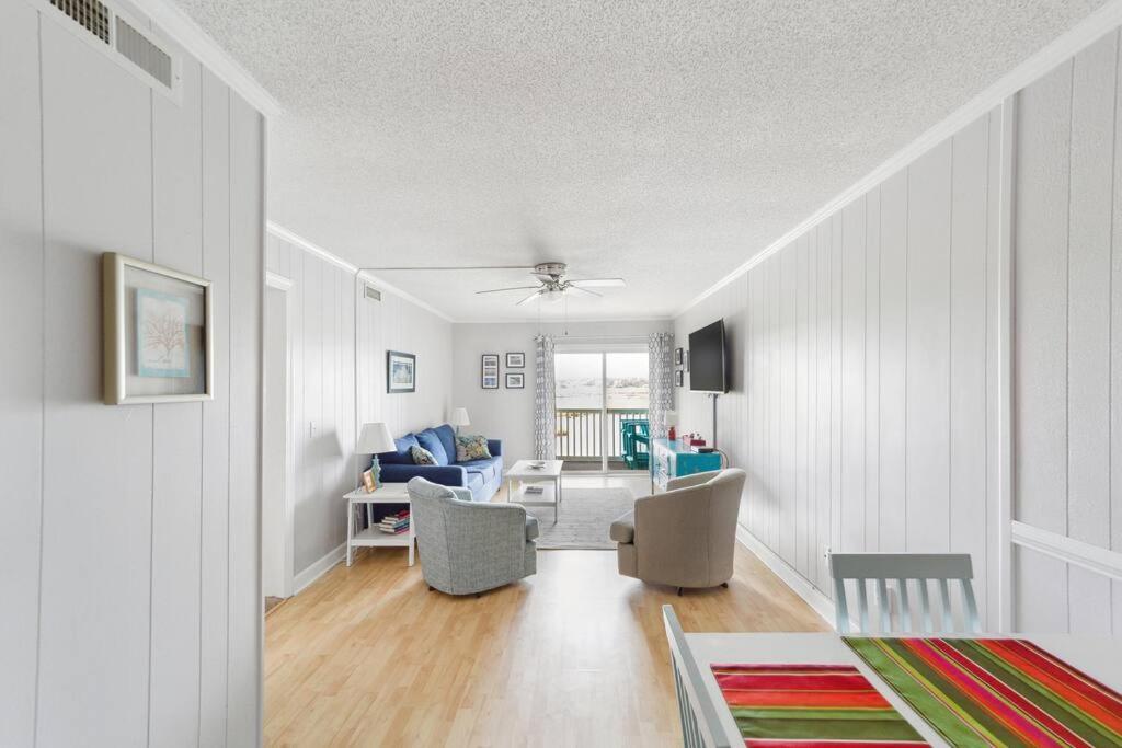 Right Across Beach Pool View Private Balcony By Zen Living Short Term Rental Myrtle Beach Extérieur photo