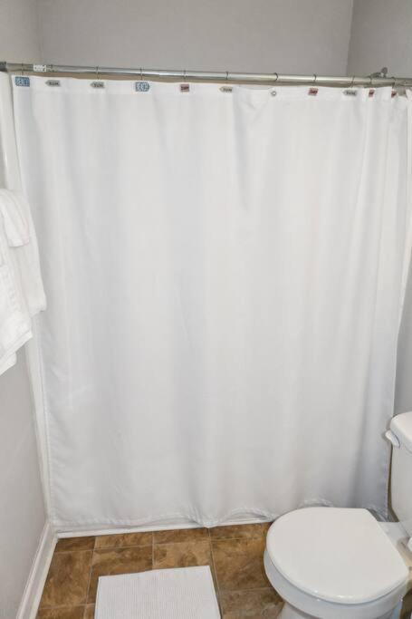 Right Across Beach Pool View Private Balcony By Zen Living Short Term Rental Myrtle Beach Extérieur photo