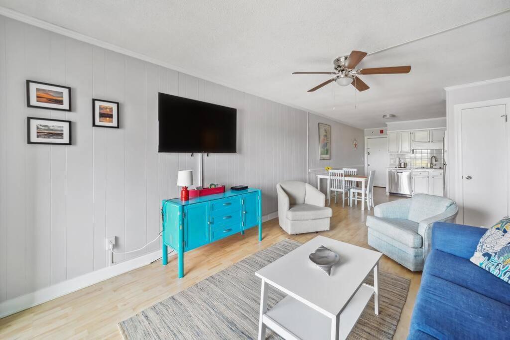 Right Across Beach Pool View Private Balcony By Zen Living Short Term Rental Myrtle Beach Extérieur photo